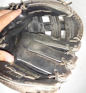 Classic HOF Kirby Puckett Wilson Ball Glove, Signature Model A2144