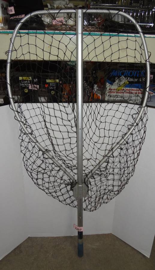 Calibrator Sports Dotline Fishing Net for Bass, Salmon Etc, Has Telescopic  Handle, Folds Up From 53, Extends to 111, The Octagon Handled Design  Allows For Durable and Stability, Rubber-Coated Handle, Coated Net