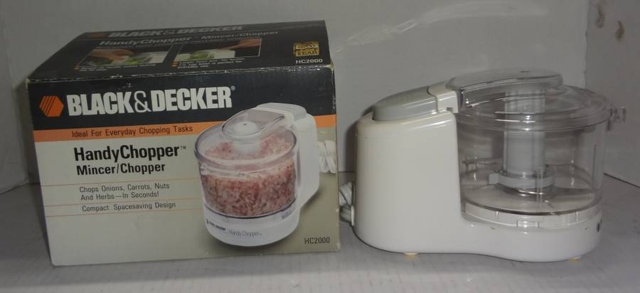 Like New In Box Black & Decker Handy Chopper Model HC 2000, Great For  Chopping Onions, Peppers, Carrots, 4W x 7L x 5H Auction