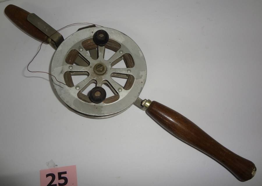 Vintage Deep Sea Fishing Reel With Handles, Looks Like Pole is Missing,  Good Condition For Age, 20L Auction