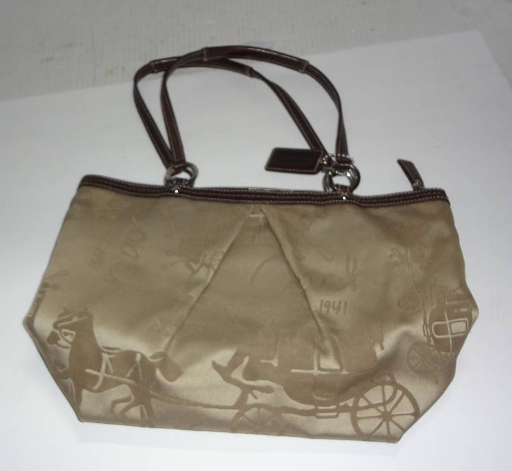 Coach 1941 Glovetanned Pebble Leather Rogue Bag OL/PEO Peony : Clothing,  Shoes & Jewelry - Amazon.com