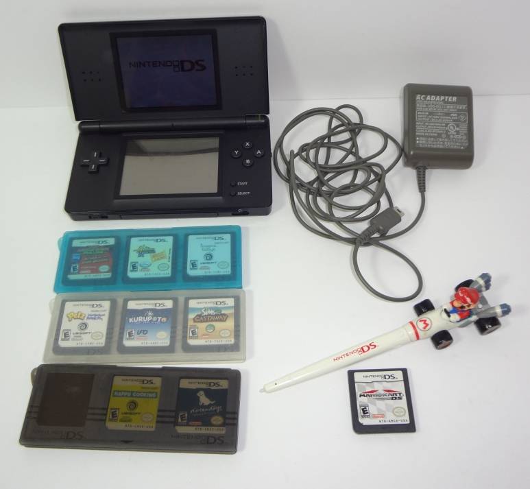 2006 Nintendo DS Lite Model USG 001 Powers On and Works As It 