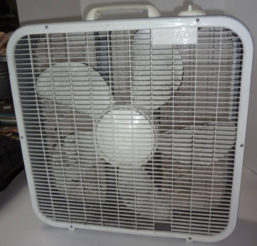 Three Speed 20 Lasko Box Fan, Runs, Good Condition Auction | 1BID
