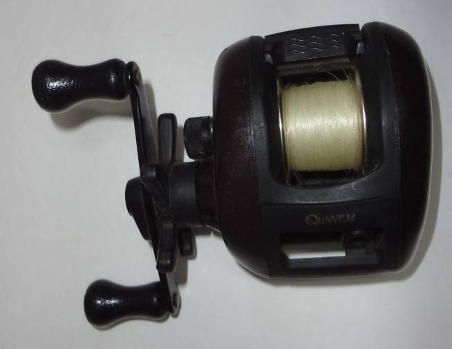 Quantum Heat At200 Baitcasting Reel, Shows Some Wear But Works Great and  Spins Smoothly, Line Is Old, Needs Replacing, Good Condition, 4 3/4W x 4L  x 2H Auction