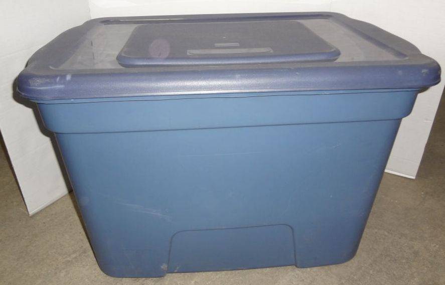 Biddergy - Worldwide Online Auction and Liquidation Services - Cornerstone  Blue 30 Gallon Storage Tote With Lid