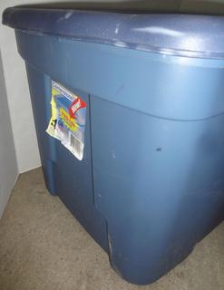 Biddergy - Worldwide Online Auction and Liquidation Services - Cornerstone  Blue 30 Gallon Storage Tote With Lid